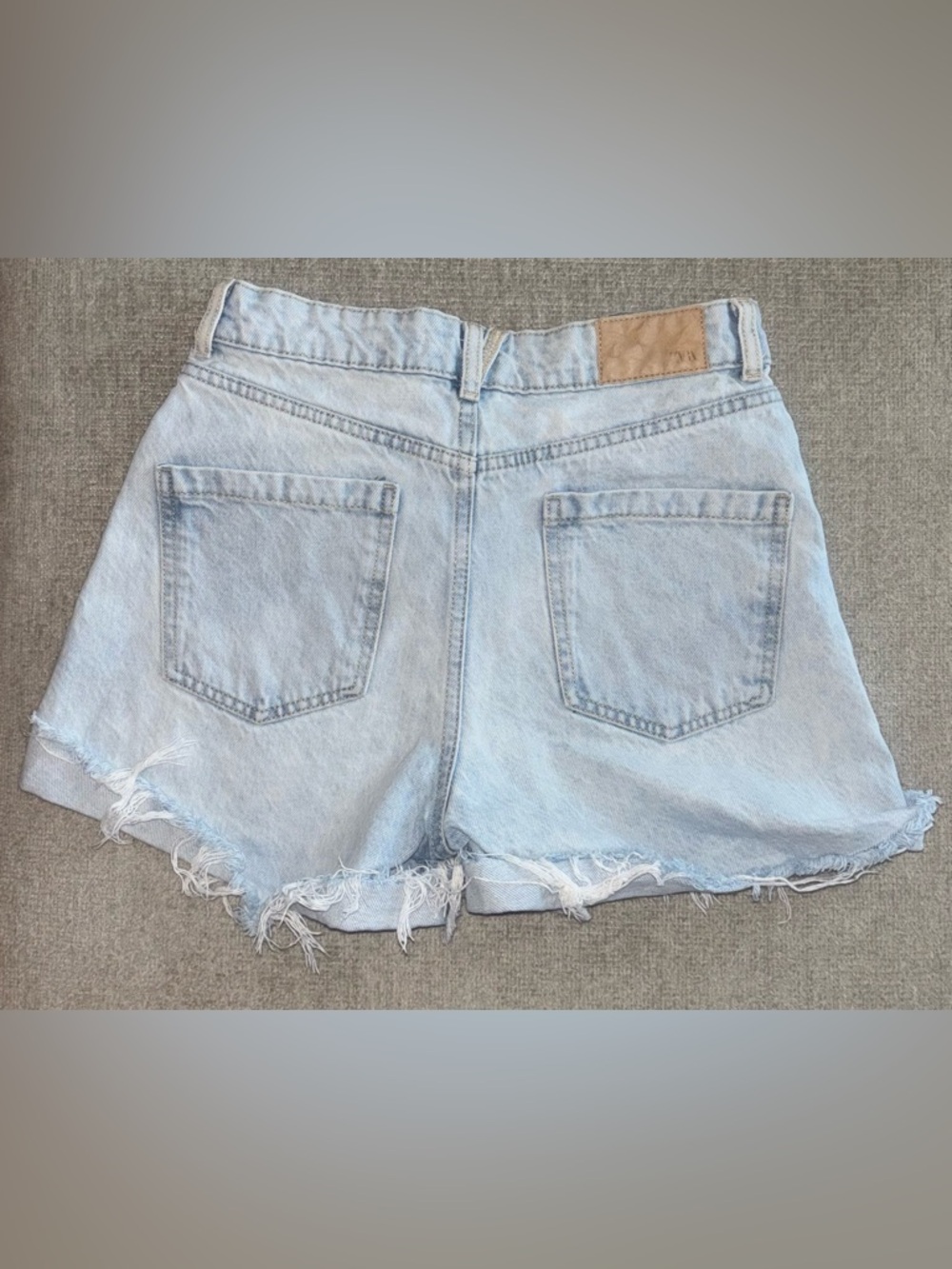 Zara Light Wash Distressed Denim Shorts Size 4 High Rise Frayed Hem Summer - Picture 4 of 4